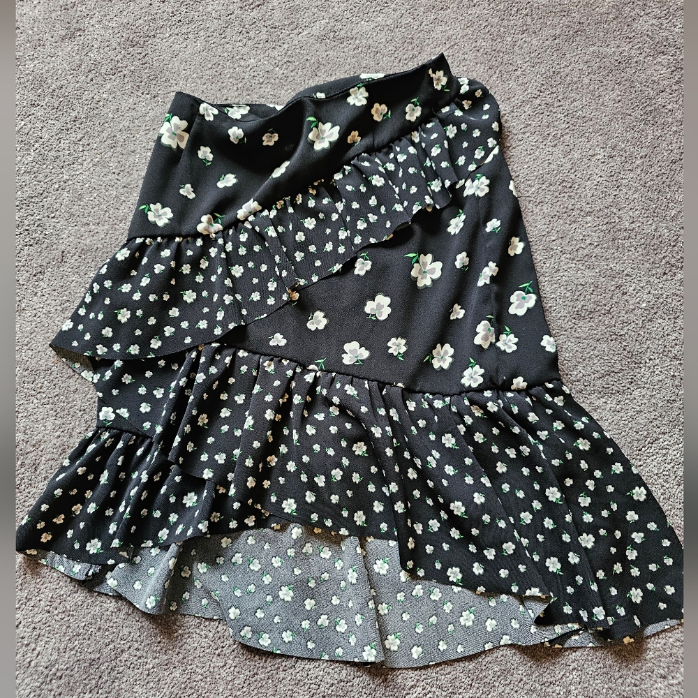 H&M frilly tiered floral skirt